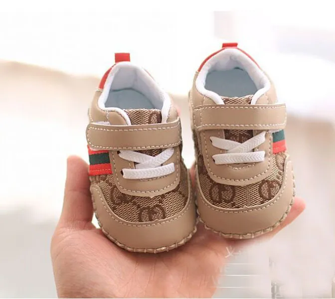 Första vandrare födda tryckt sneakers casual skor mjuk ensamförrebalker spädbarn baby sportskor barn designer sko virkning baby tossor