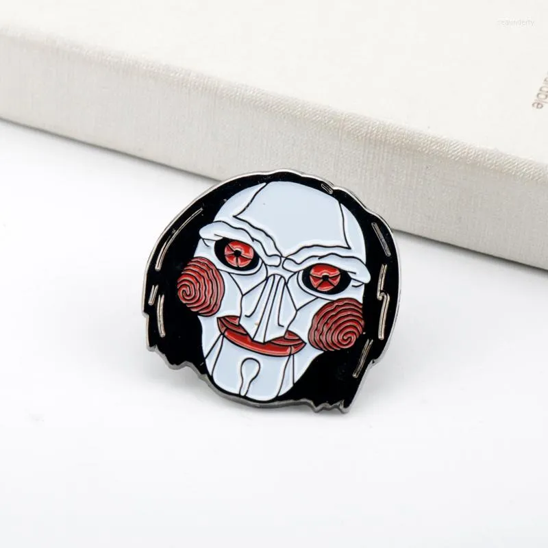 Spille Cool Film Movie Saw Maschera a tema Cosplay Senamel Borse Metal Borse Distintive Pins per uomini Fan Fan Gioielli Regali