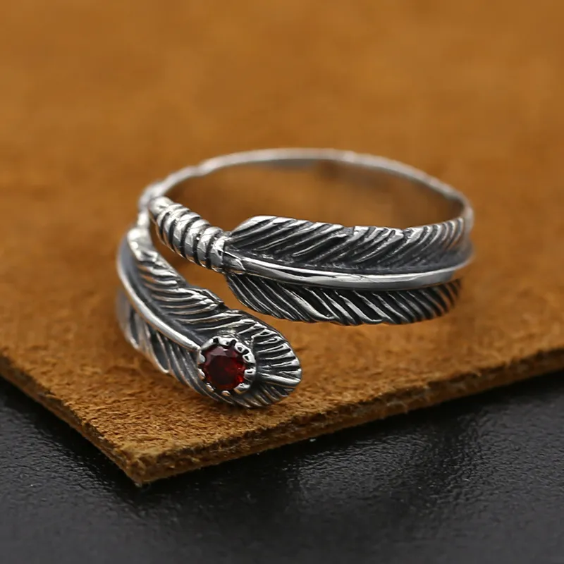 925 Sterling Silver Justerbara bandringar Crooked Curly Feather Red Stone Simple Antique Vintage Handmased Designer Punk Hip-Hop Luxury Jewelry Accessories Gifts