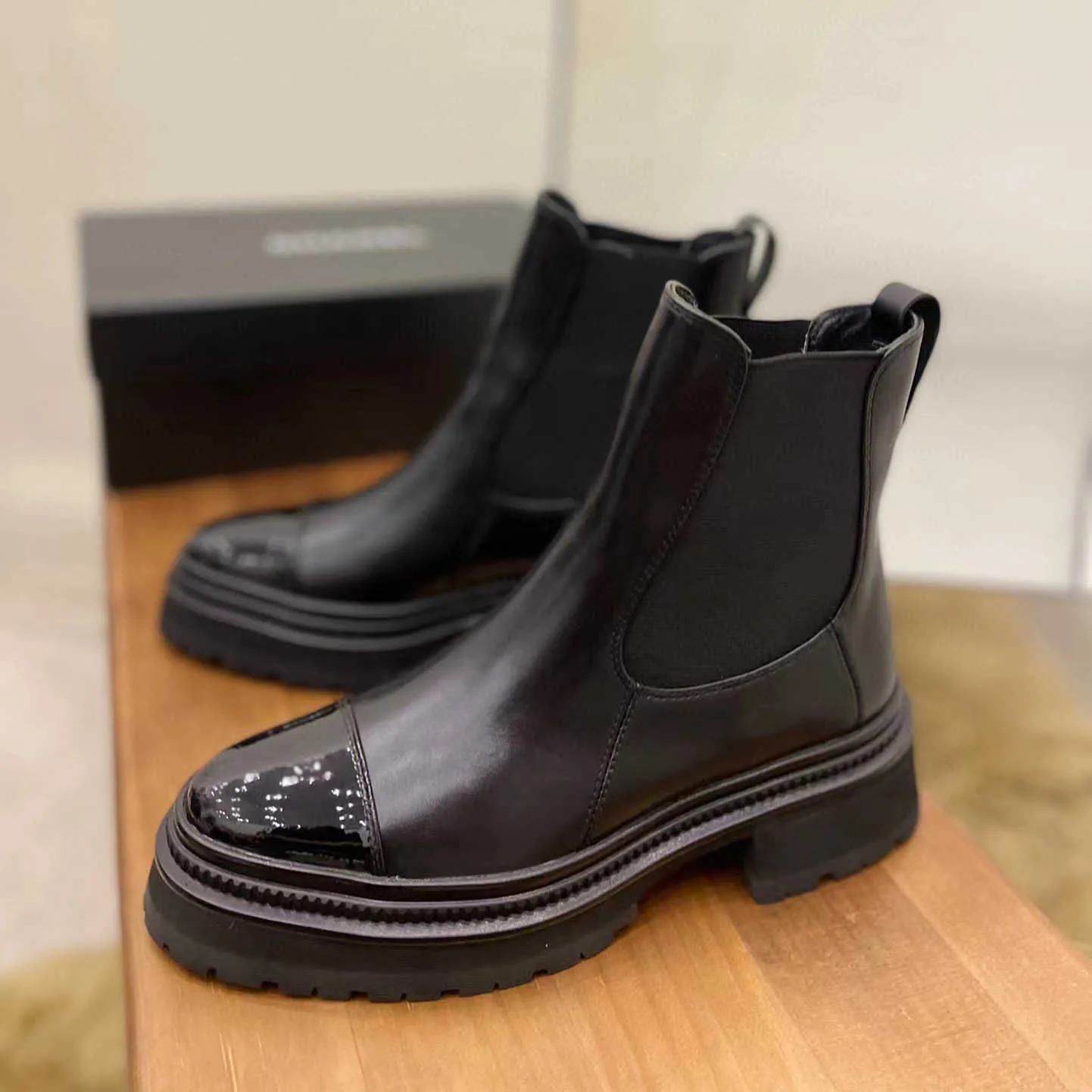 Chelsea-Stiefel, Halbstiefel, High-Top-Schuhe, Ritterstiefel, neue schwarze Leder-Knöchelplattform, Slip-On, runde, flache Booties, klobiger Luxus-Designer für Damen, dicker Absatz, mit Box