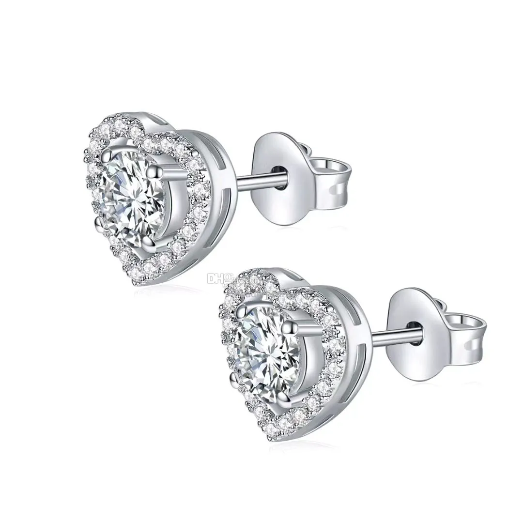 Fijne sieraden hartvormige oorstekers sterling zilveren sieraden S925 Moissanite