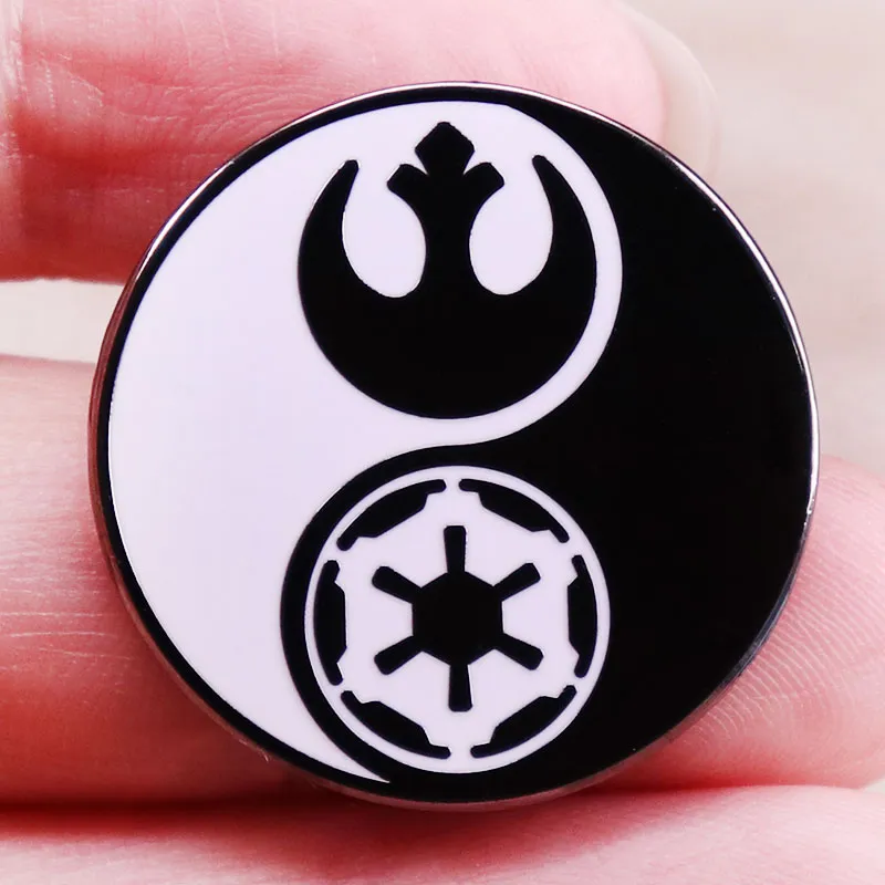 Otros accesorios de moda estrellas War Yin Yin Yang Rebel Alllliance Galacttic Empire Simbol Symbol Enamelo Pin Movie Broche Insignia de decoraci￳n de la mochila