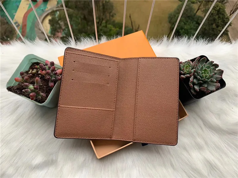 مع مربع Mens Passport Wallet 2022 Hot Men's Card Holder Leather Leather Women Covers for Passports Carteira Masculina 2223