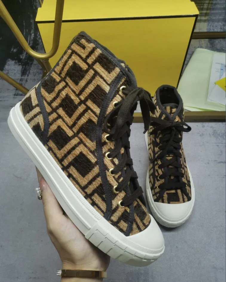 New Designer Domino Casual Shoes Mens High Top Sneakers Fashion Brown Print Alphabet Fabric Womens Low Top Shoes Classic Plaid Berry Stripes From 45 19 DHgate