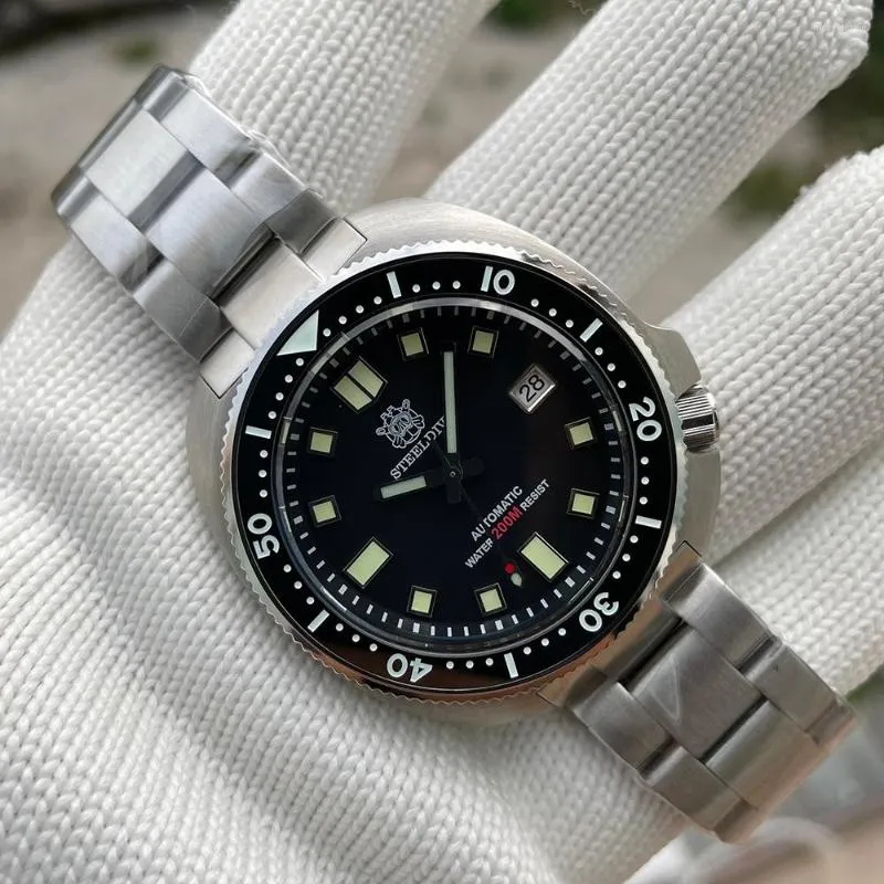 Kol saatleri Steeldive Marka SD1980 200m Diver İzle Paslanmaz Çelik NH35 Otomatik Dalış Saatleri Seramik Çerez Mekanik Erkekler