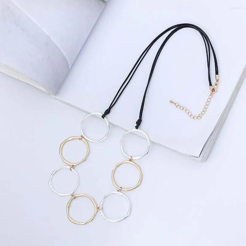 Pendant Necklaces Amorcome Retro Metal Cricle Chokers Necklace For Women Black Leather Chain Suspension Fashion Costume Jewelry