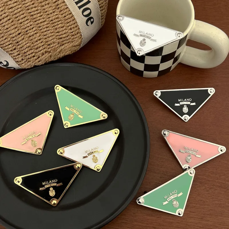 Pince à cheveux de lettres de conception spéciale avec barrettes de lettre de grand triangle de timbre pour la fête de cadeau