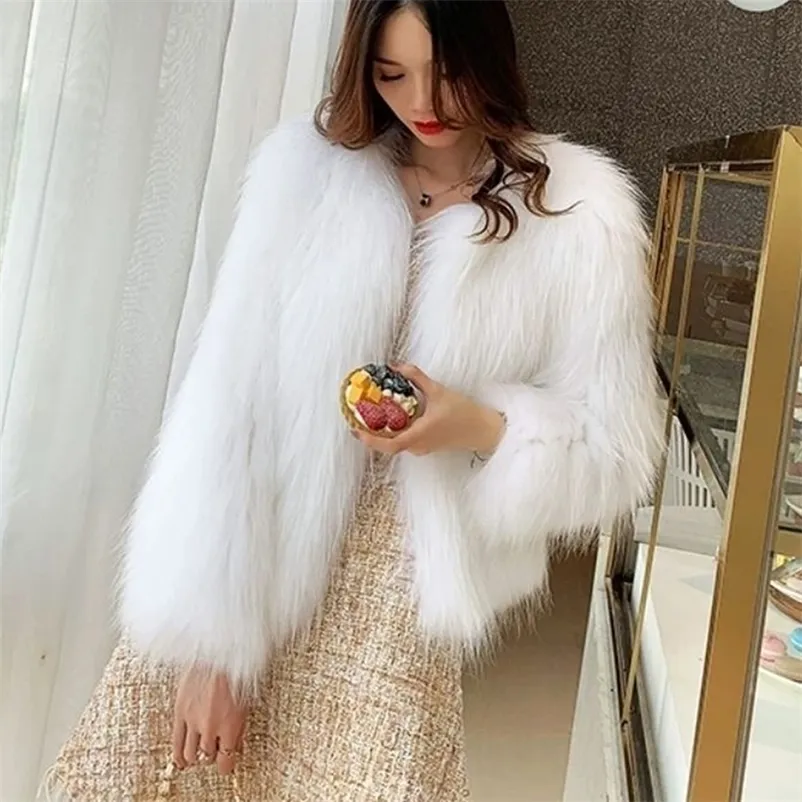 Women's Fur Faux Winter Warm ry Coat Women Fashion Solid O Neck Slim Thick Plush Jacket Female Long Sleeve White Short Overcoat 220912