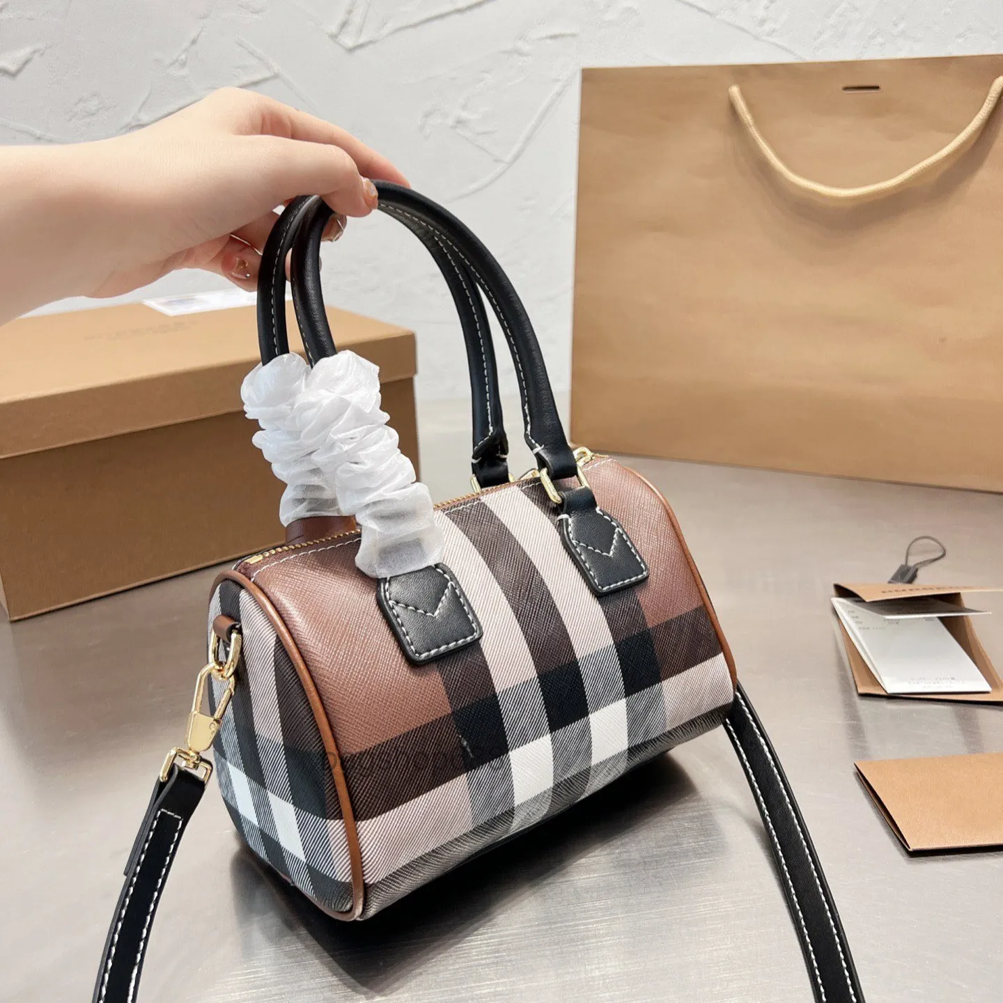 New Designer bags Fashion Luxury Version Simple Shoulder Bag Female Male Classic Plaid Barrel Clutch Single-room Crossbody Bag