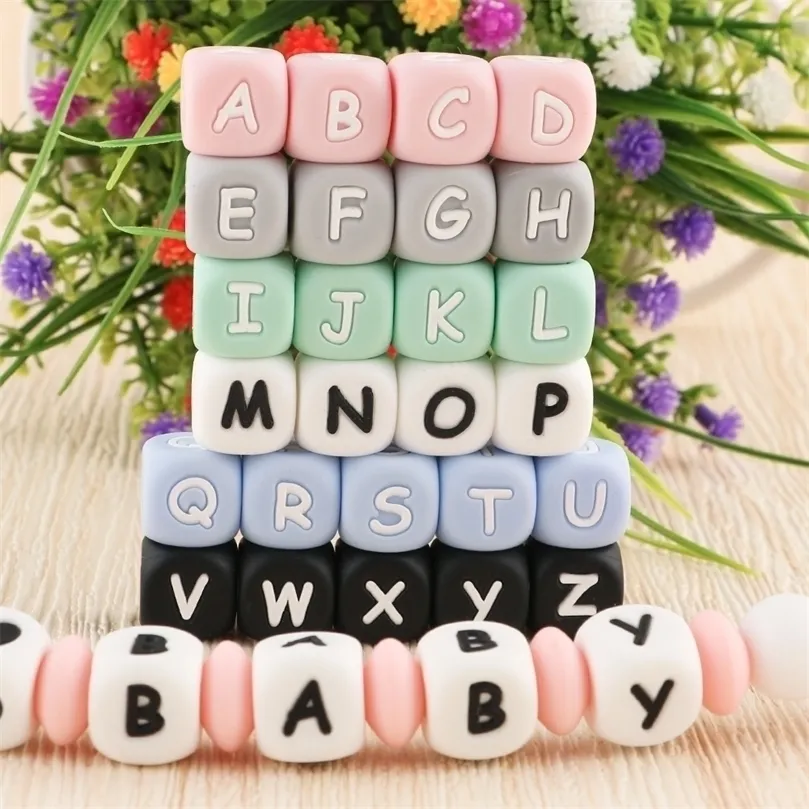 Baby tänder leksaker kovict 12mm 100 st silikon bokstäver färgglada pärlor teether för personligt namn diy gnagare tugga satsning pärla 220909