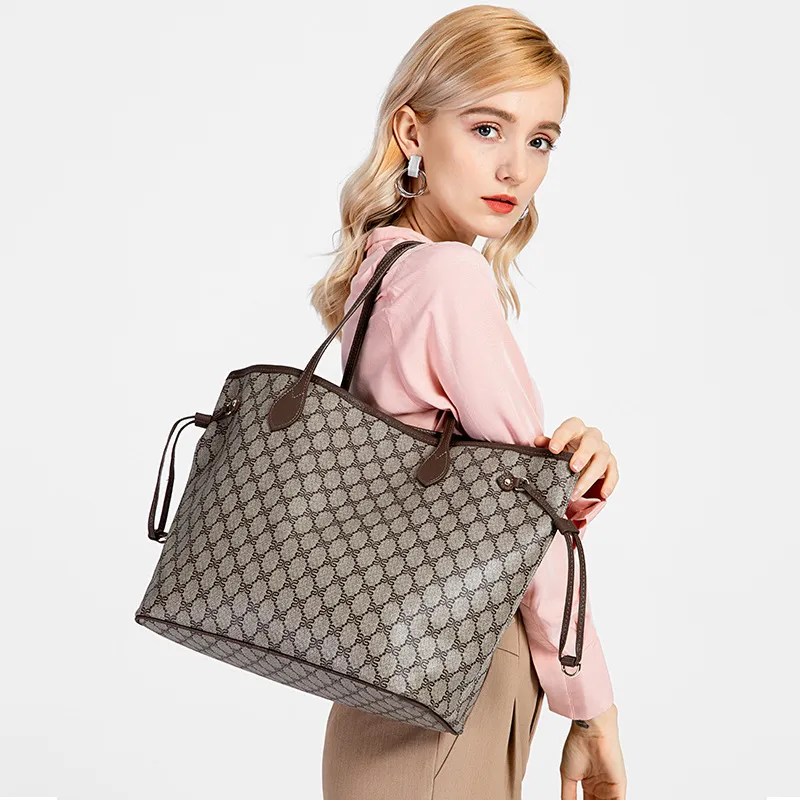 Sac imprimé grande capacité pour femmes, nouvelle collection 2022, lettre en PVC, grande mode, sac messager à bandoulière simple assorti avec tout, fourre-tout Vintage