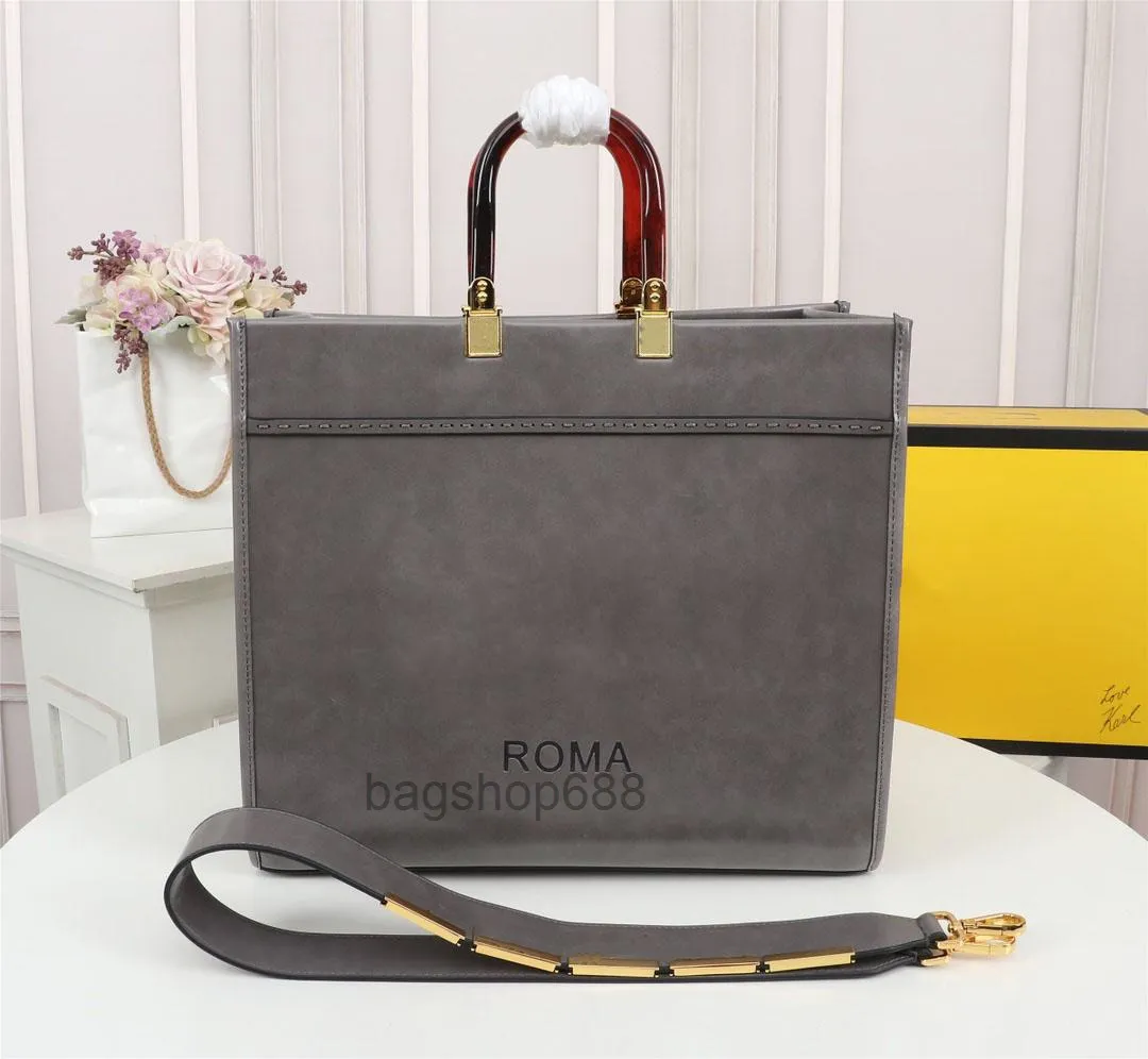 Designer Bags Bag Tote Wholesale S Luxurys Designer Handväskor Läder crossbody axelväskor stor kapacitet handväska Metallbokstrepa Rom 2022