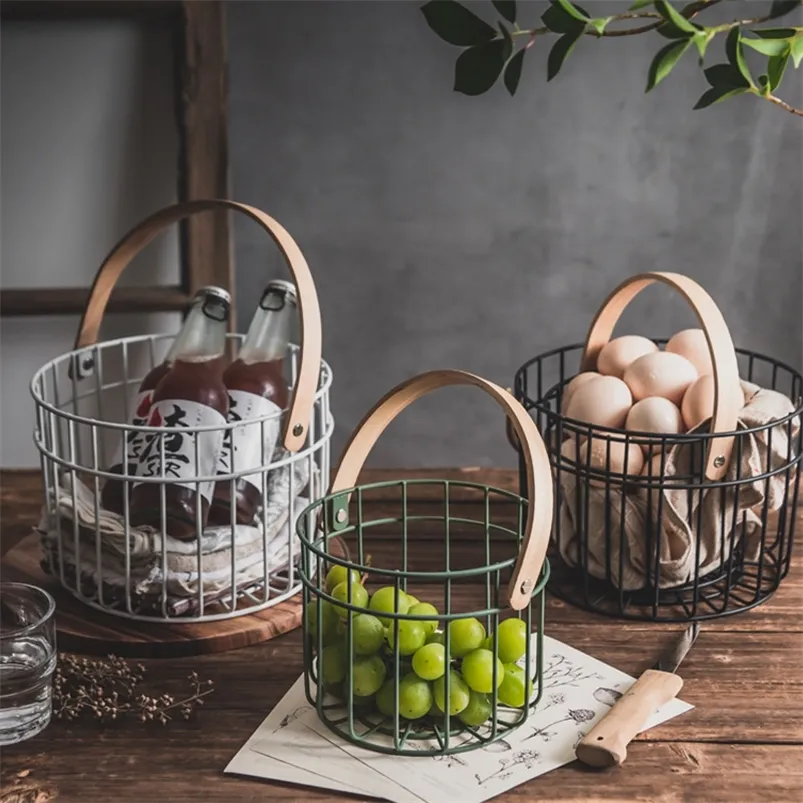 Storage Baskets Ins Metal Food Storage Basket North European Beer Holder Waved Picnic Wire Basket Egg Fruit Vegetable Container Bin Wood Handle 220912