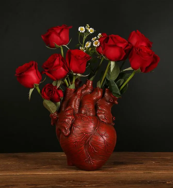 Vasi per vasi di fiori a forma di cuore Bottiglie Vasi per contenitori secchi in resina Vasi per vasi Scultura per il corpo Vaso per fiori da tavolo Ornamenti per la decorazione della casa