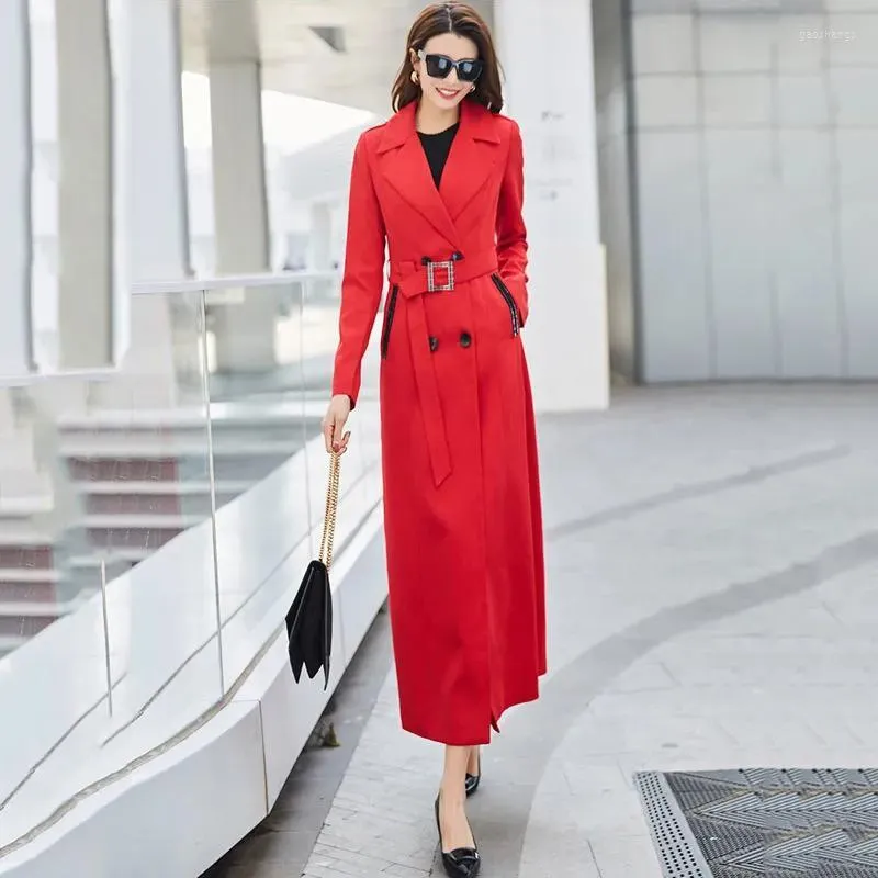 Trench da donna Giacca a vento rossa grande da donna Inizio autunno 2022 Design in stile britannico Temperamento Cappotto lungo al ginocchio sottile