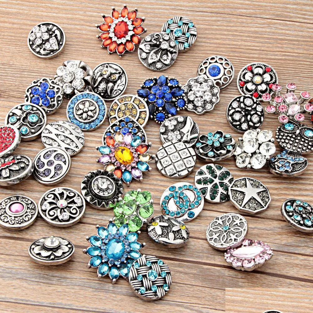 Tokallar kancalar düğmesi mücevher toptan 50pcs karışım stilleri18mm değiştirilebilir Noosa Metal Snap Diy Kolye Bilezik Acces Carshop2006 DHA9Y