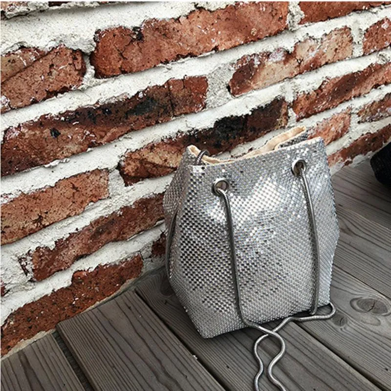 Kvällspåsar för kvinnor 2022 Aluminium Mini Bucket Bag -paljetter Small Magnetic Buckle Women's Single Shoulder Messenger 164