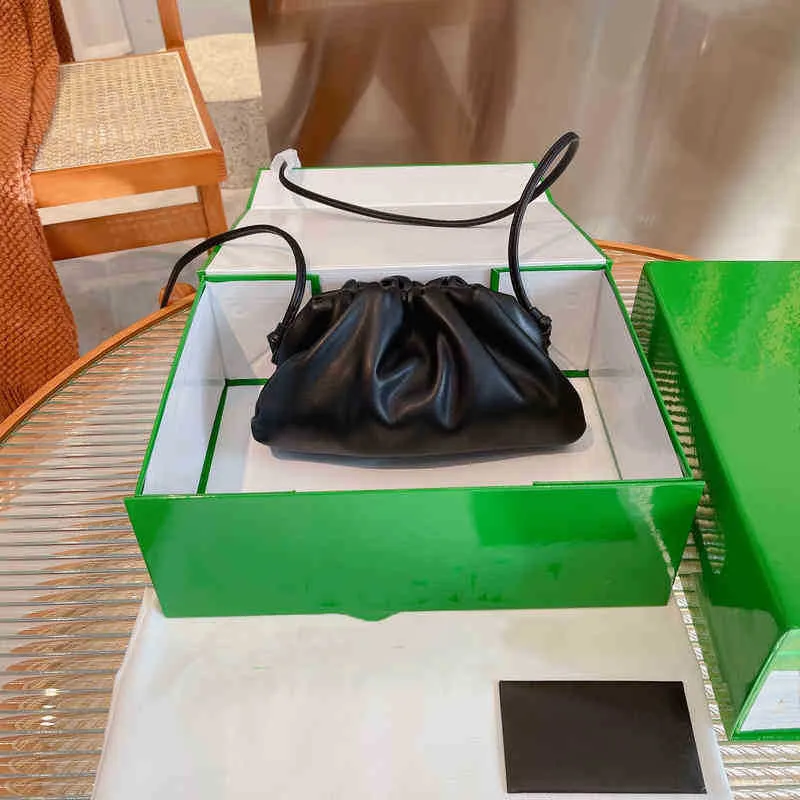 Монетные кошельки плиссированные облачные сумки для плеча женщин милая сумочка кожаная дизайнер магнитный крышка кросс -кубик