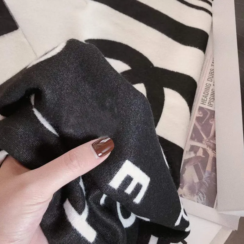 2022 Warm Imitation Cashmere Scarf for Women Luxury Brand Winter Shawl Wraps Thick Blanket Square Tassel Stoles Echarpe Pashmina