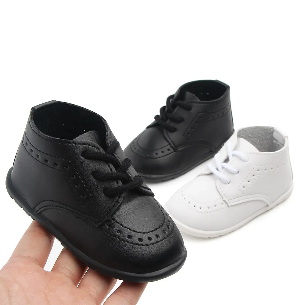 Nieuwe babyschoenen retro lederen boy girl schoenen peuter rubber zool anti-slip eerste wandelaars pasgeboren baby mocassins baby wieg schoenen