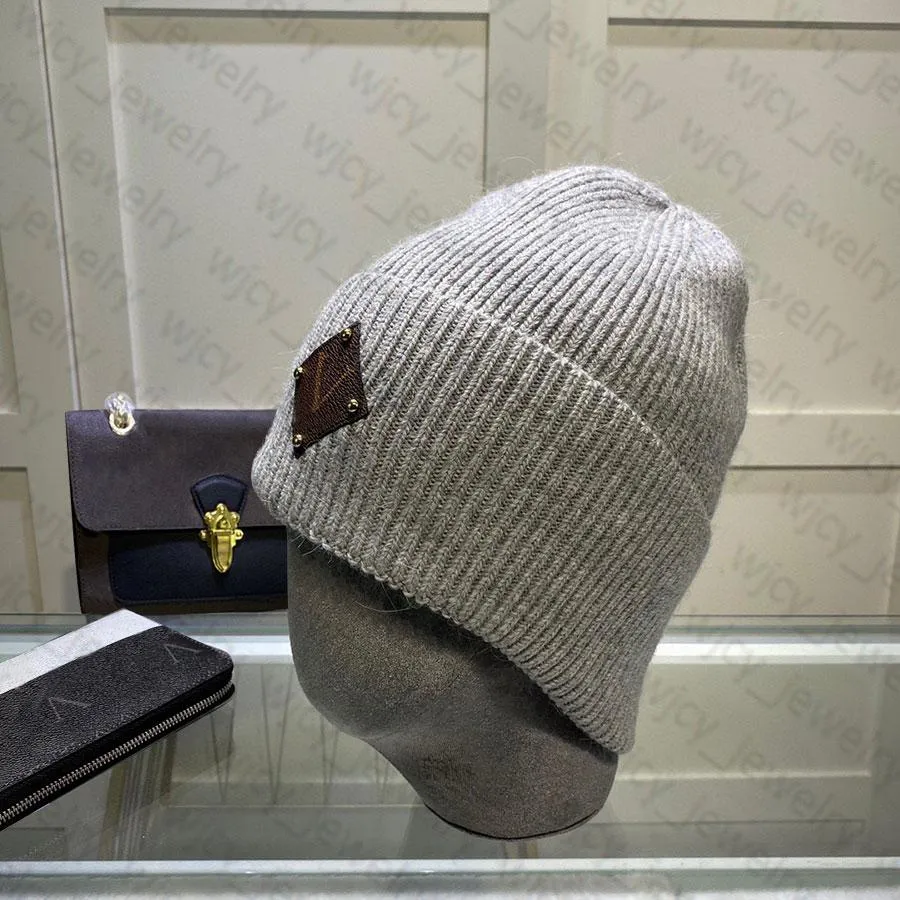 Designer Wool Knitted Beanie Skull Caps Winter Hat Soft Letter Simple for Man Woman 5 Color Top Quality Letter V