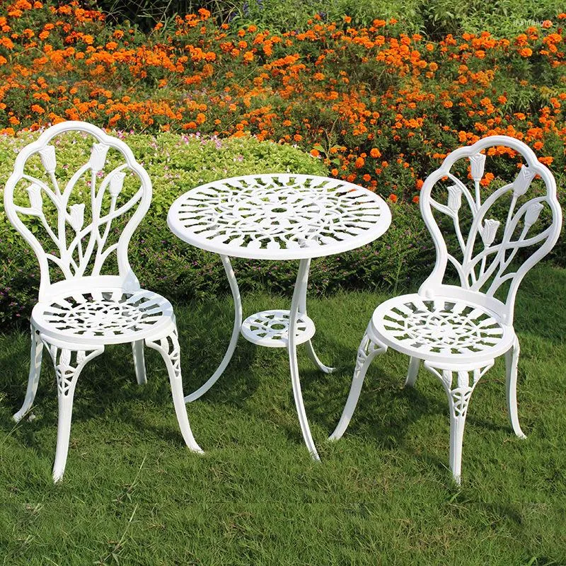 Camp Furniture Nordic Metal Outdoor chaises pour jardin Table de conception créative de chaise minimaliste moderne et ensemble