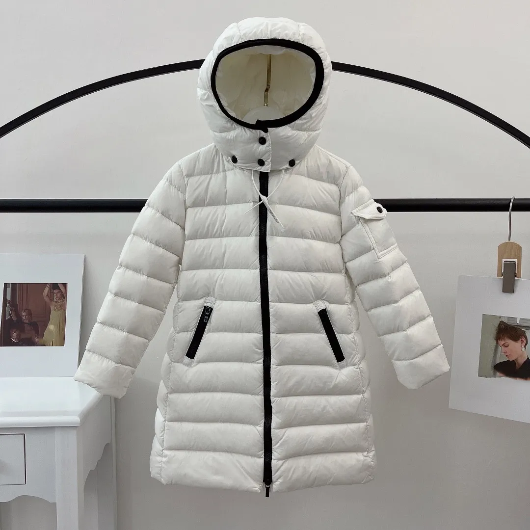 Barnrockar Baby Designer Coat Hooded Top Winter Jacket L￥ng A-formad blixtl￥s Tjocka varma utkl￤der kl￤der 2022 pojkar flickor ytterkl￤derjackor