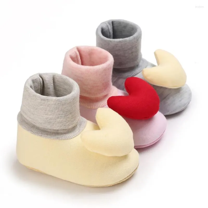 Chaussures de sport enfant en bas âge né bébé chaussons garçon fille ramper chaussettes mignon pantoufles Prewalker formateurs fourrure hiver chaud premier marcheur