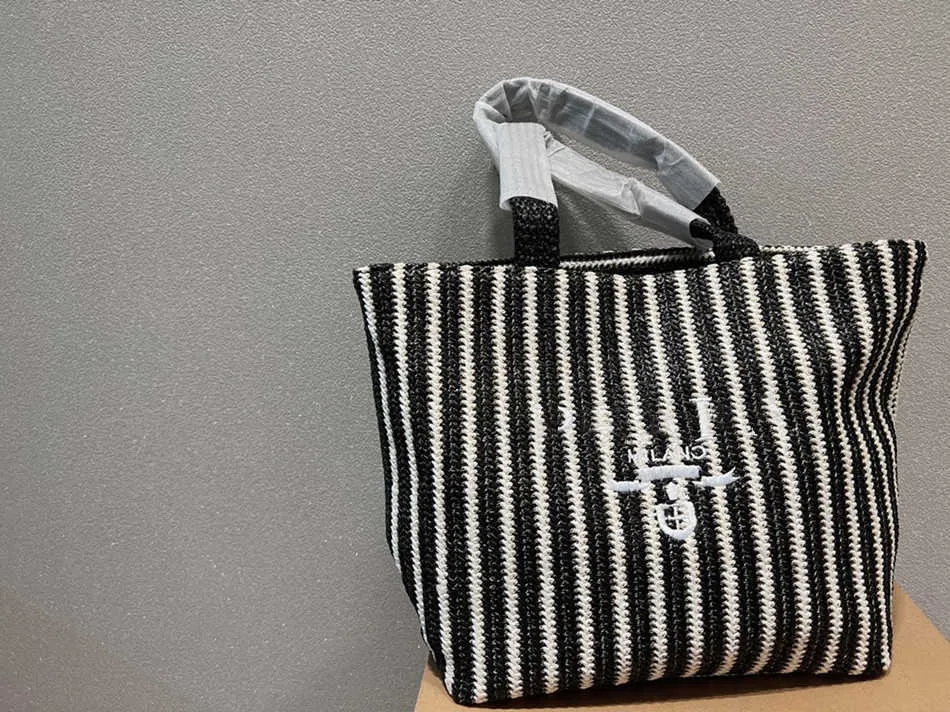 حقائب اليد مصممة حقائب اليد الأسود P حقيبة حقيبة مخطط للسيدات للسيدات التسوق غير الرسمي.