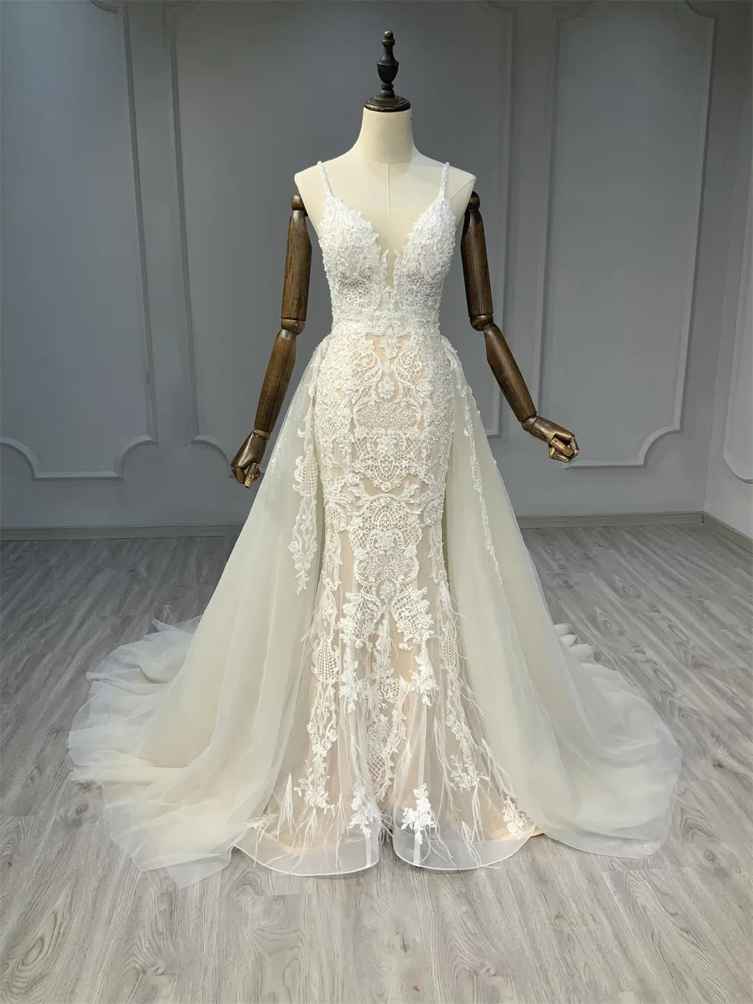 Vintage Wedding Dress Backless V-hals Handpärlade spets A-Line Wedding Bridal YY60012