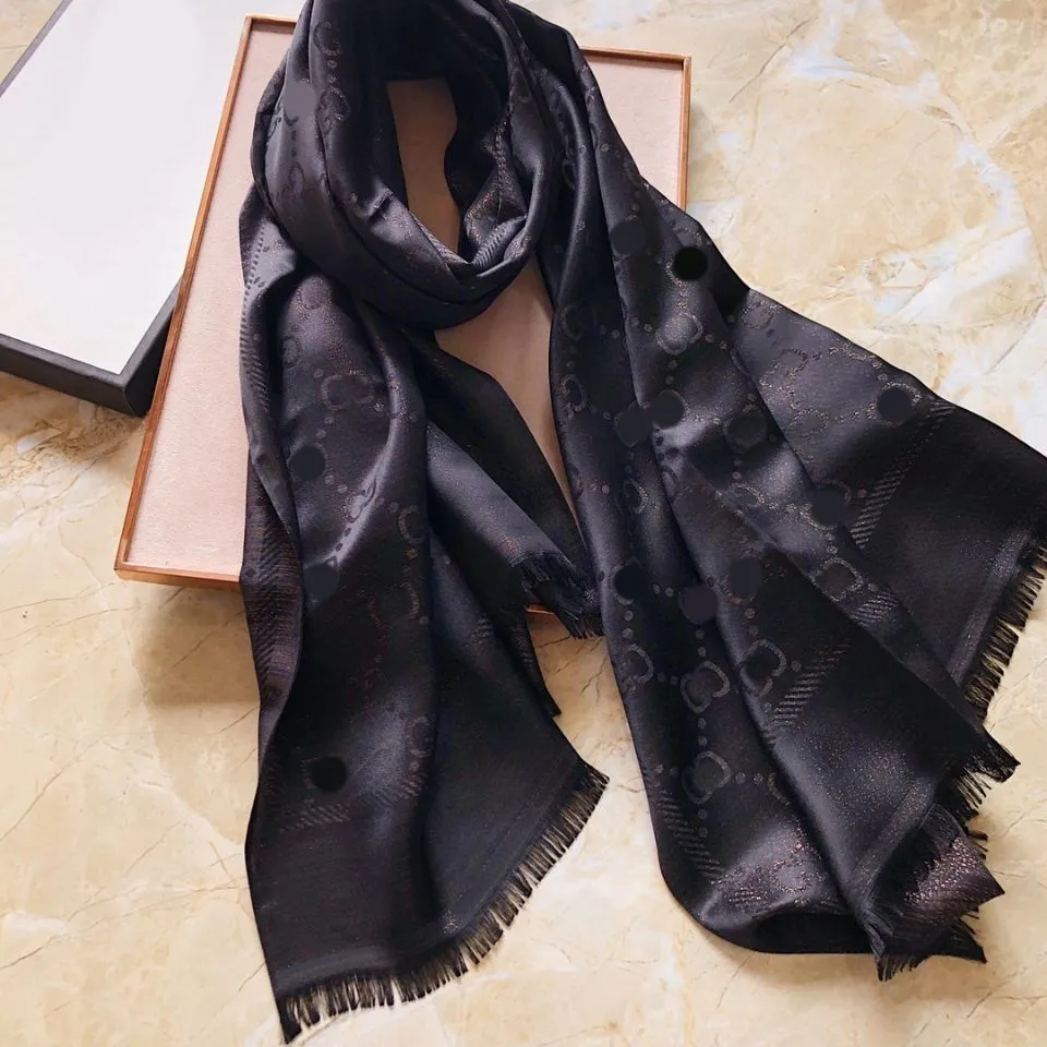 Écharpe de designer Femmes Homme Designer Foulard en soie Marque de mode Châle Foulards en mousseline de soie pour les femmes d'hiver et les hommes longs Wraps