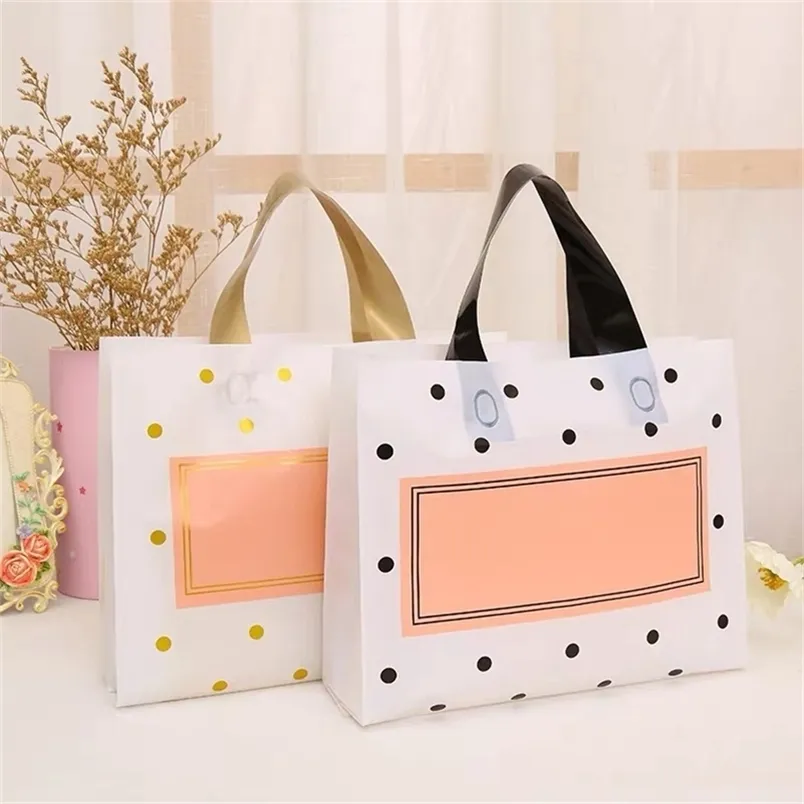 Papel de regalo 50 piezas Bolsas de plástico grandes gruesas 27x27 cm Puntos redondos blancos Bolsas de embalaje de joyería de compras rosa Bolsa de regalo de plástico con asa 220913