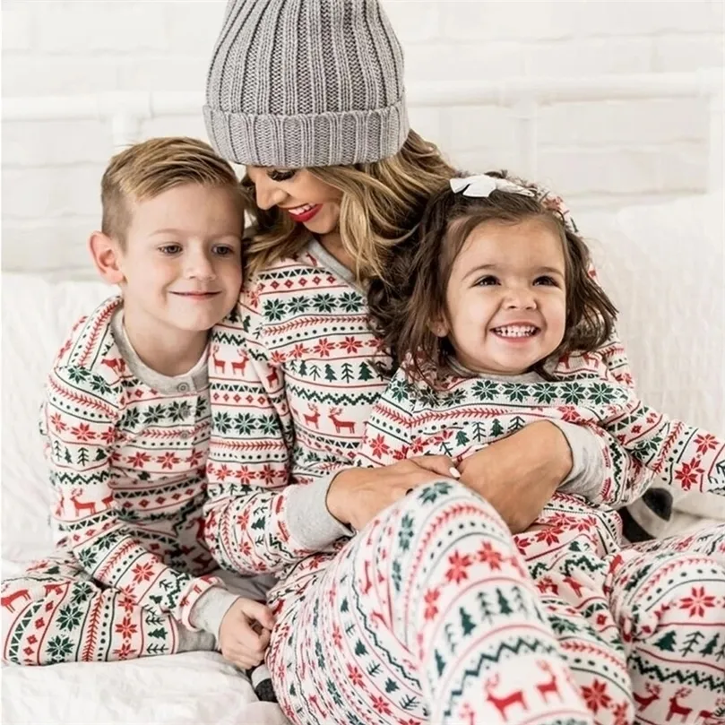 Familjsmatchande kläder Julpyjamas Set Deer Adult Kid Xmas Sleepwear PJS Baby Romper Look 220914