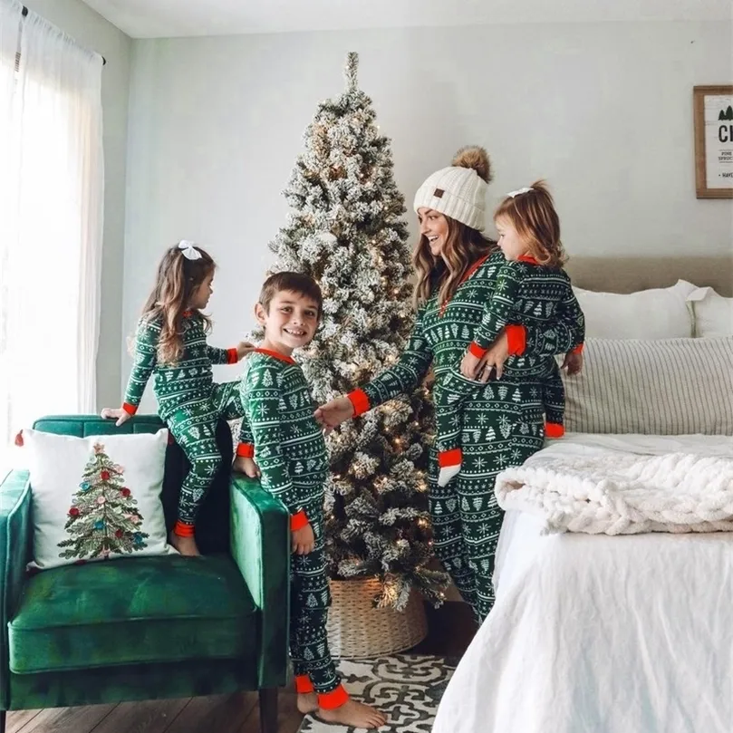 Familie Matching Outfits Kerstmam Dochter Da -zoon Matching Outfit Santa Tree Print Pyjama's Set Casual Loose Sleepwear Xmas Family Look PJS 220914