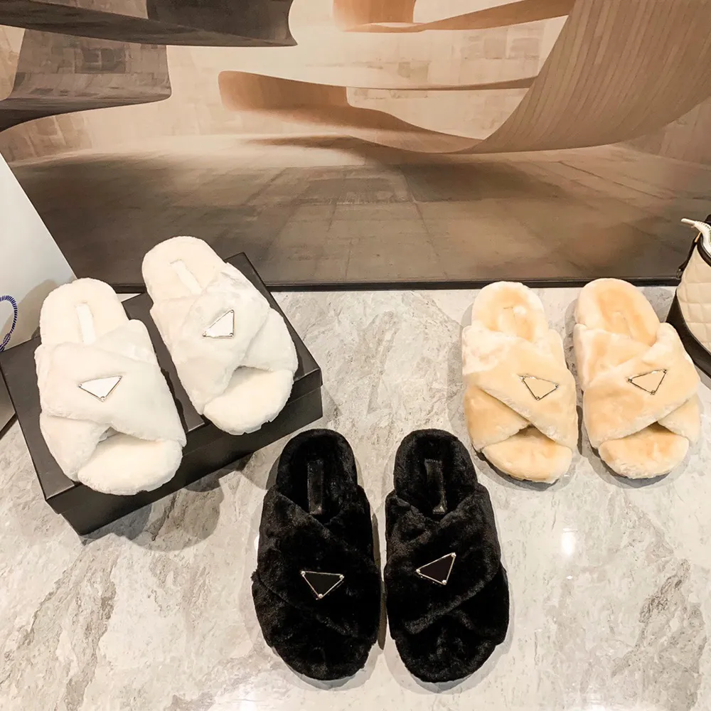 Explosive Cross Small Logo Triangle Plush Slippers Tjock botten Autumn Winter Season Classic Fashion varm bekväm inomhus utomhus berömda designer muller skor