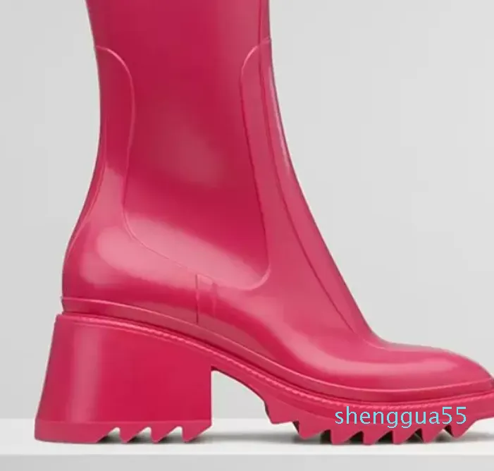 2022 Boot Trail schoenen BEELED LEDER REGEN Borduurde laureaatplatform Winter Martin Square Tienes Chunky Heel Star Designer Betty PVC