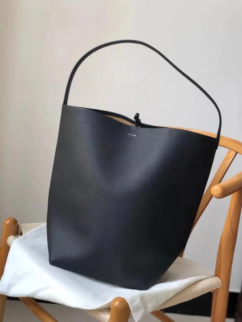 Kvällspåsar högkvalitativ ko läder enskilda axelväska designer lyxhandväskor låg hink tote handväska crossbody för kvinnor