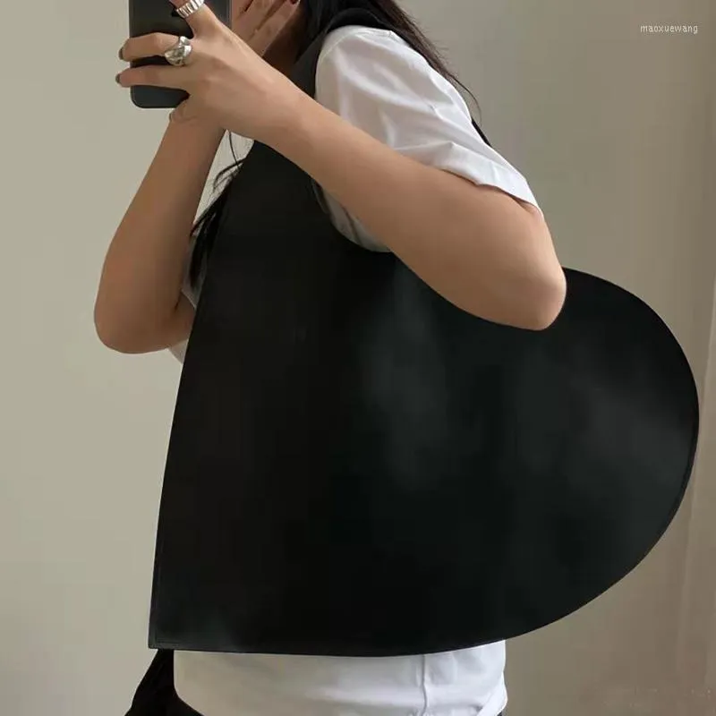 イブニングバッグ女性用シンプルな大容量PUレザー2022秋のハートシェイプショルダートートバッグ女性トレンド豪華なハンドバッグ