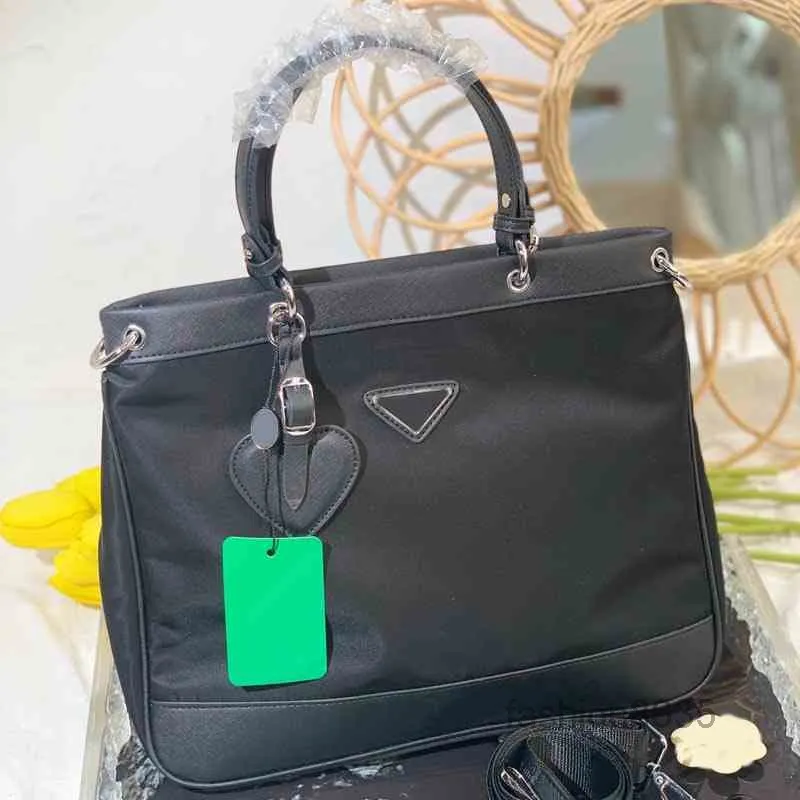 서류 가방 럭셔리 Designertote 가방 여성 쇼핑 핸드백 어깨 고품질 나일론 Crossbody 여성 여행 지갑 220402Multi Pochette