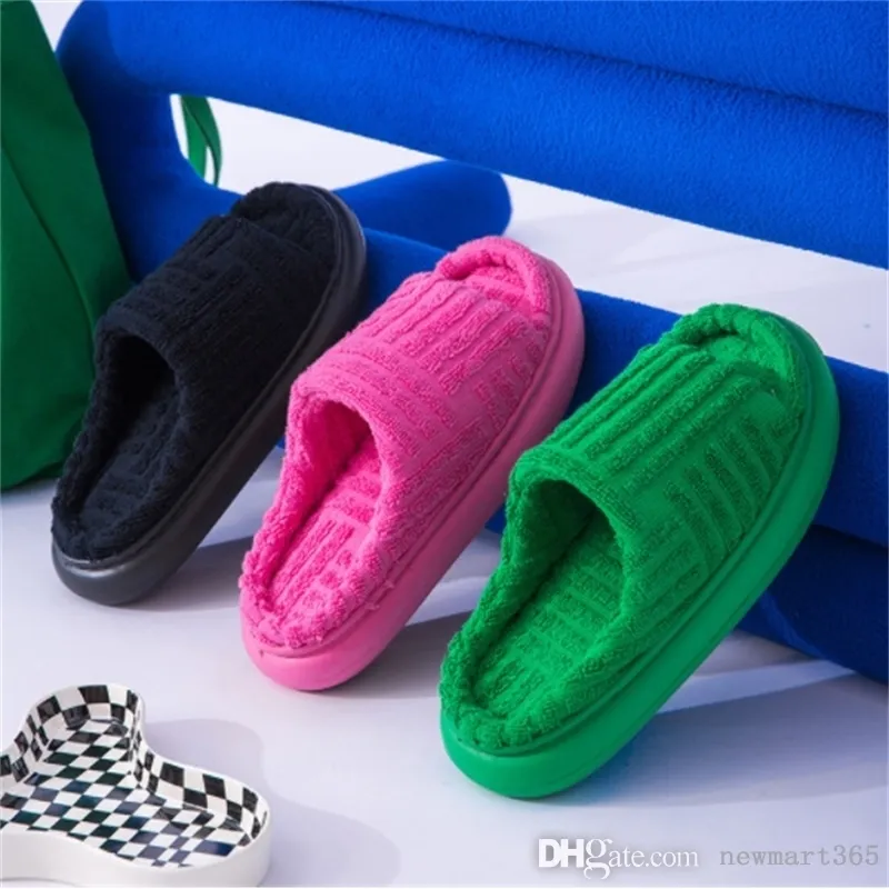 Venta al por menor 2022 zapatillas de toalla de diseñador para mujer diapositivas de fondo grueso zapatos de casa con punta abierta