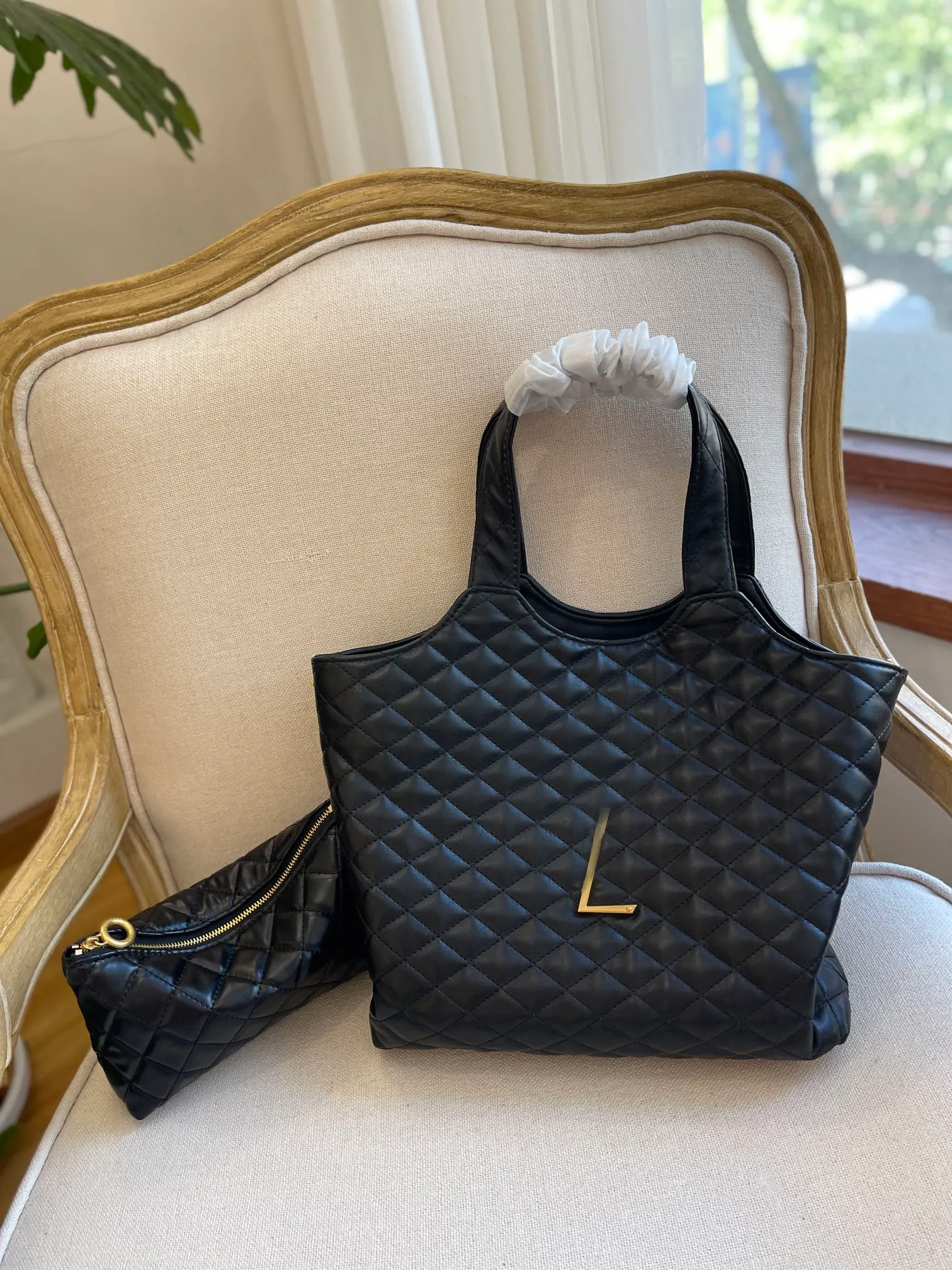 22ss Large Ladies Shopping Bag luxury brand classic design Contains a small bag socialite party Beautiful tote clutch 34cm and 22cm two sizes