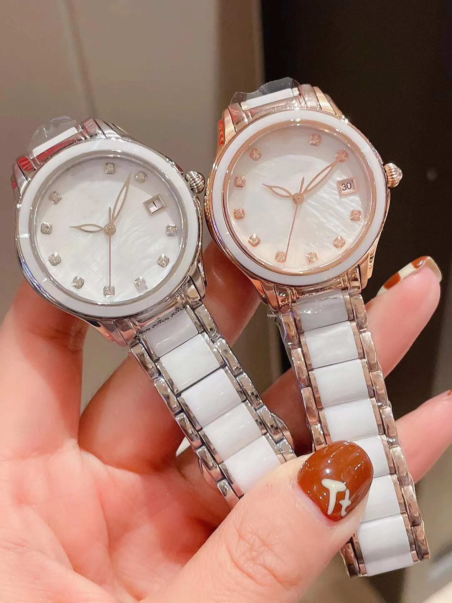 Brand Classic Sapphire Quartz Watch Natural Mother of Pearl Dial Women rostfritt st￥l kalender armbandsur kvinnlig vit keramisk rem klocka vattent￤t 33mm