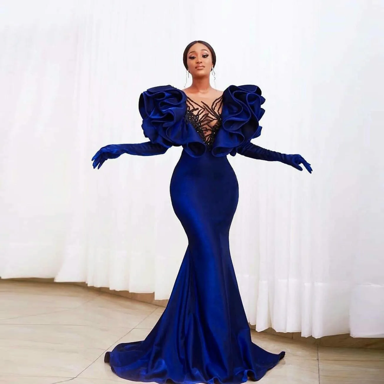 Dark Blue Mermaid Evening Dresses Long Sleeves V Neck Appliques Sequins Shiny Sexy Velvet Beaded Floor Length Elegant Celebrity Plus Size Party Gowns Prom Dress