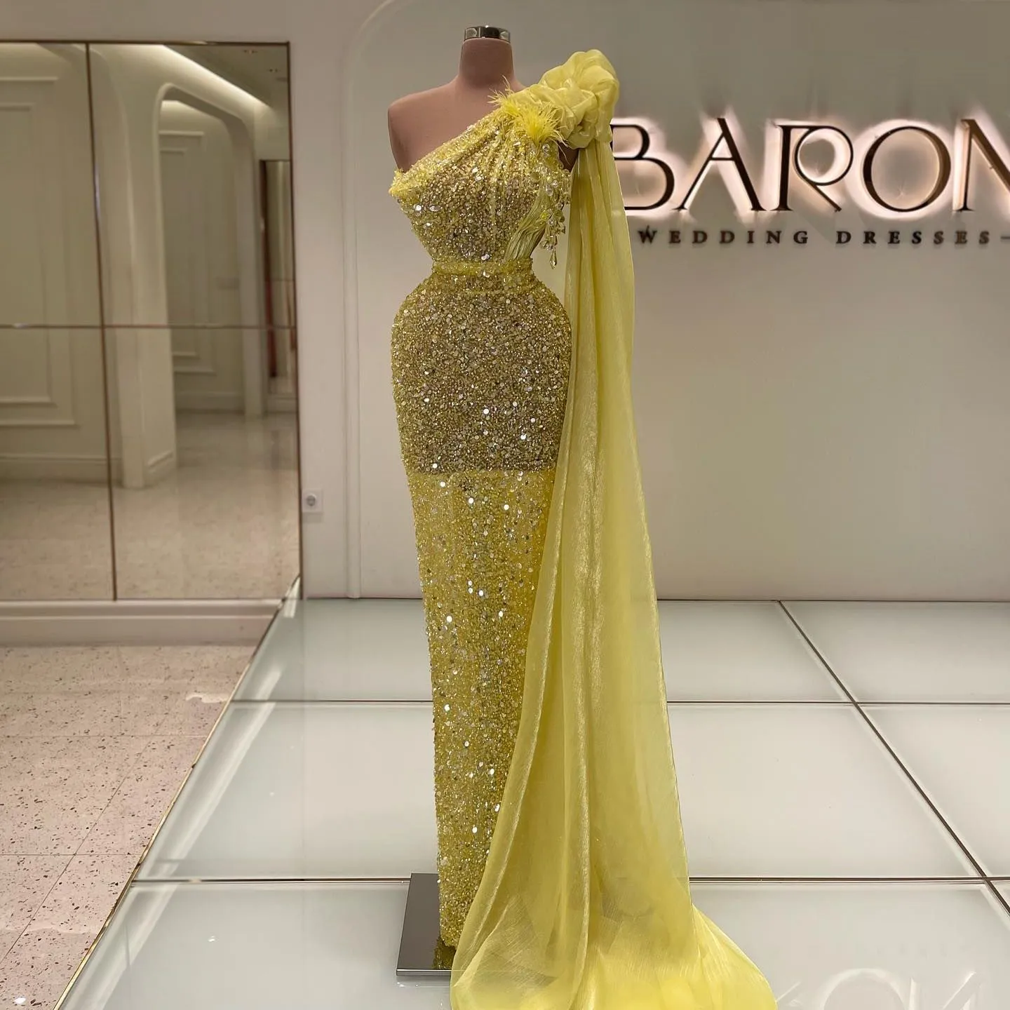 Paillettes Une Épaule Robes De Bal Jaune Perlé Plume Longues Robes De Soirée Arabe Plus La Taille Femmes Robes Vestidos