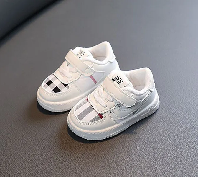 First Walkers Klassiska märken Coola Babyskor Flickor Pojkar Sneakers Sport Löpning Utmärkt Spädbarn Söta Småbarn 0-2T