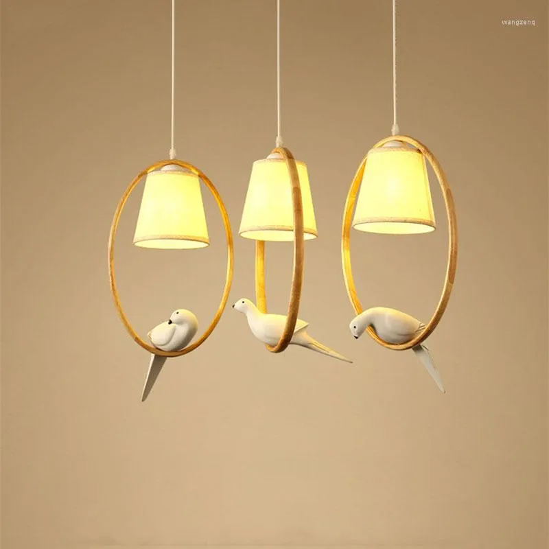 Lâmpadas pendentes de restaurante de madeira sólida nórdica Candelier Lâmpada de jantar Lâmpada de quarto criativo Modern Resin Bird Art Tecido Luzes penduradas
