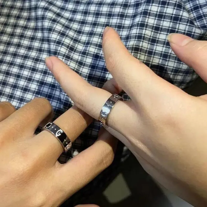 Nuevos anillos de banda para mujeres diseñador de anillo de estilo de moda anillos lisos de acero de lujo