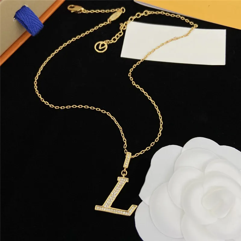 Designers Jewelry Luxury Mens Pendants Necklaces Gold Diamond Neckwear Party Accessories Women Lover Necklace L Charm Chains With Box 2022