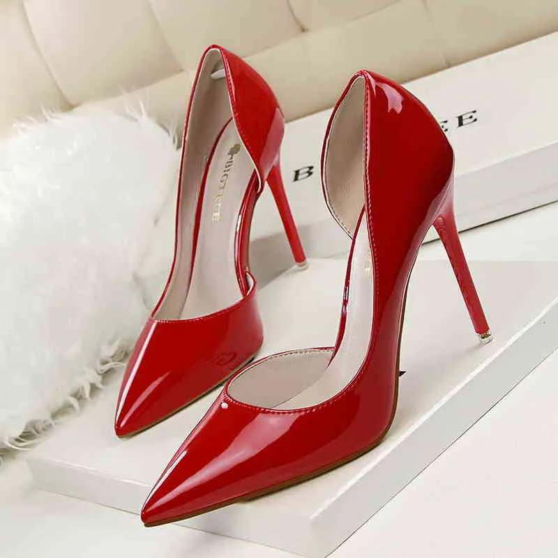 638-5 Sandals Korean Fashion Simple Thin Heel High Patent Leather Shallow Mouth Pointed Hollow Sexy Shoes Single Shoe