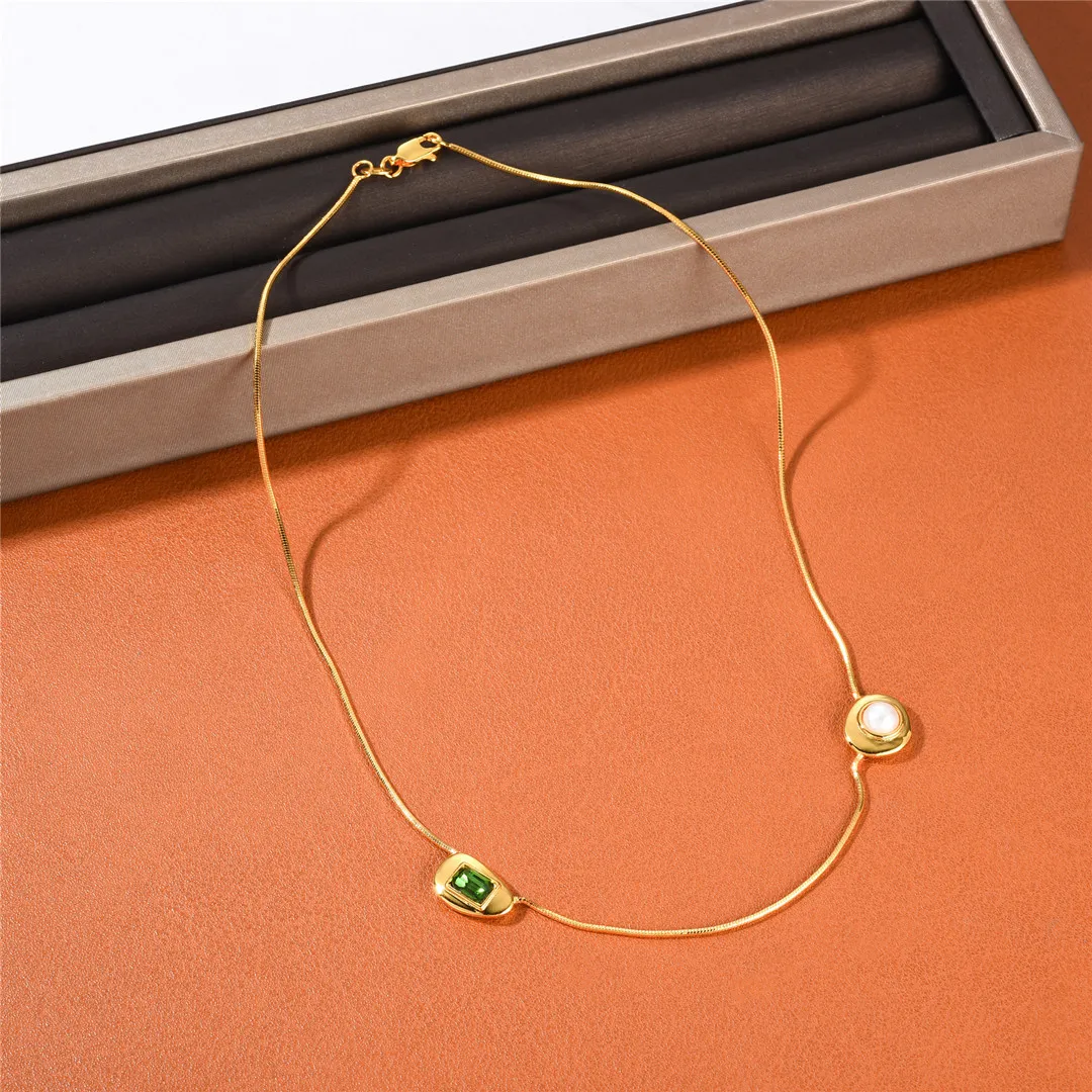 2022 Autumn New Retro Simple Necklaces Snake Bone Emerald And Pearl Pendant Clavicle Chain Female Ins Exquisite Fashion Jewelry